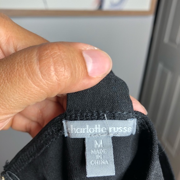 🌴BLACK KEYHOLE CROP TOP W/THICK STRAPS AND ZIPPER - Picture 5 of 5